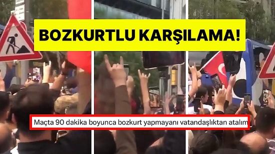 Milli Takımımız Stada Girerken Taraftarlar Mehter Marşı ve Bozkurt İşaretleriyle Karşıladı