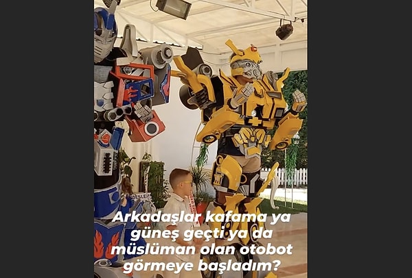 Robotlar ellerini açıp mevlit duasına eşlik edince ortaya gülümseten görüntüler çıktı.