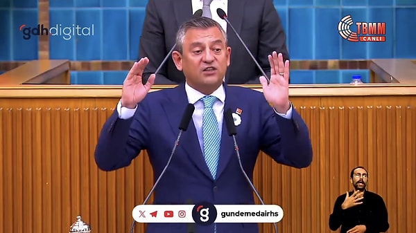 CHP Genel Başkanı Özgür Özel, partisinin Grup Toplantısı'nda gündeme ilişkin değerlendirmelerde bulundu. Emekliye ve asgari ücretliye zam yapılmamasını eleştiren Özel, zam bekleyen toplumun tüm kesimlerini akşam 21.00'da ışıkları açıp kapatma etkinliğine davet etti.