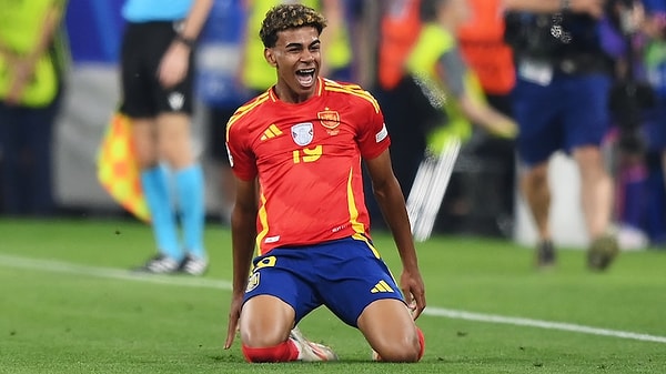 İspanya, dün gece oynanan yarı finalde turnuvanın favorilerinden Fransa'yı 2-1'le geçmiş karşılaşmaya Lamine Yamal damga vurmuştu.