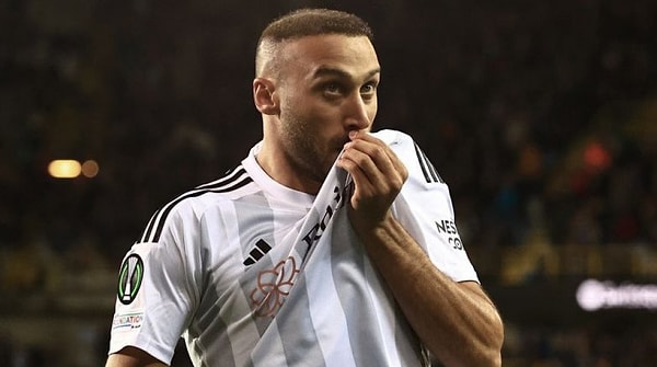 Fenerbahçe, Cenk Tosun'u kadrosuna katıyor.