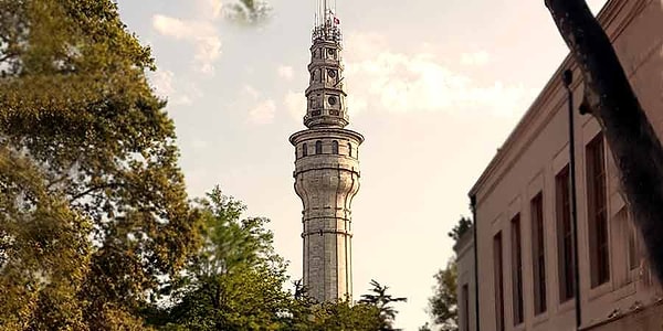 Peki İstanbul'un tarihinde önemli bir yere sahip olan ve şehrin sembollerinden biri olarak günümüze ulaşan kulede yanan renkler hangi hava olayını anlatıyor?