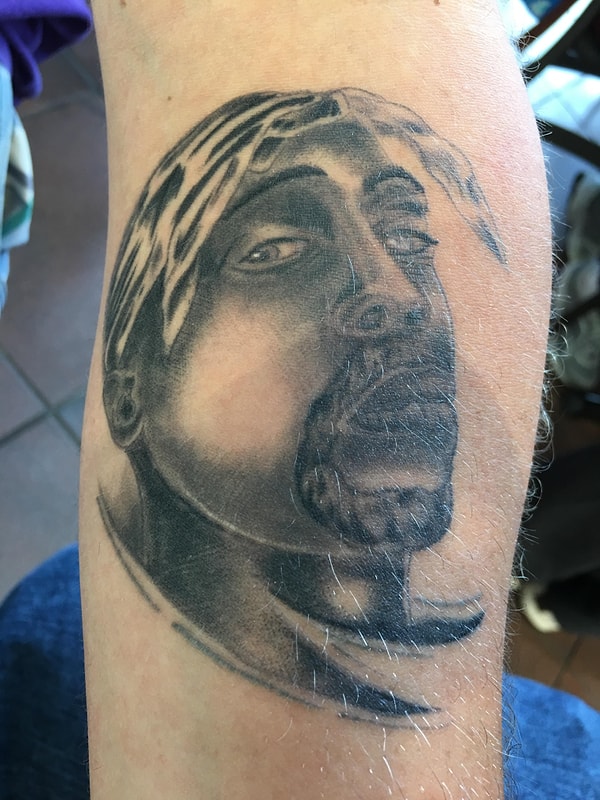 12. Tupac Shakur görmesin bunu.