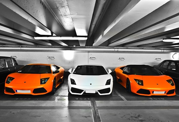 Lamborghini'nin boğa figürü, sadece markanın logosunda değil, aynı zamanda ürettiği modellerin isimlerinde de kendini gösteriyor.