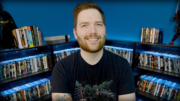 YouTuber Chris Stuckmann, filmlerle ilgili yaptığı eleştirilerle Amerika'da çok popüler biri. 36 yaşındaki ünlü YouTuberın şu an 2 milyondan fazla abonesi var.