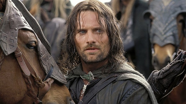 Viggo Mortensen, Yüzüklerin Efendisi (Lord of the Rings) serisinde ikonik Aragorn rolünü canlandırmış ve sinema dünyasında hepimizin hafızalarına kazınmıştı.