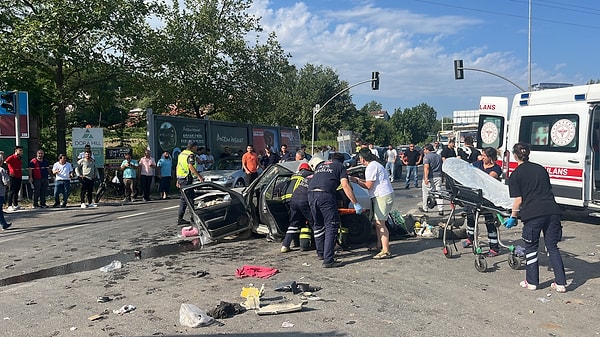 Kaza sonrası olay yerinden 2 kilometre uzaklıkta terk edilmiş halde bulunan tırın sürücüsü ise jandarmaya teslim olmuştu.