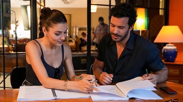 Hande Erçel ve Barış Arduç'u bir arada izlememize imkan sağlayarak bize her türlü görsel şöleni vadeden Rüzgara Bırak filminin çekimleri tamamlandı!