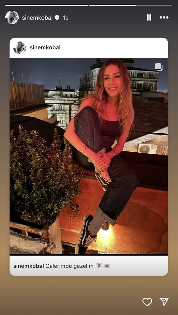 Sinem Kobal galerisine daldı.