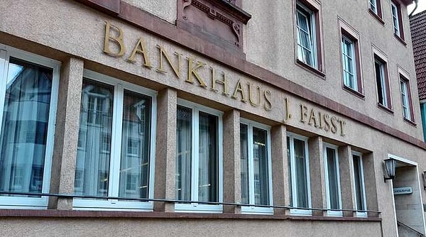 Türk bankası Yapı Kredi, 2022 yılında satın alacağını açıkladığı Bankhaus J. Faisst oHG isimli şirketin tüm hisselerinin satın alındığını duyurdu.