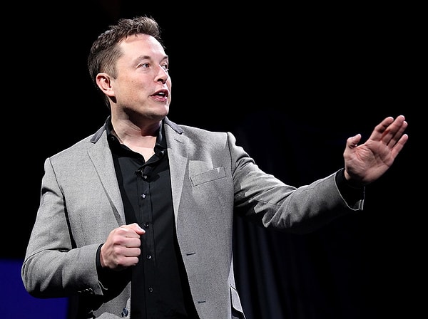 Elon Musk, son olarak bir YouTube programına konuk oldu. Musk, geçtiğimiz yıllarda cinsiyet değiştirme ameliyatı olan çocuğuyla ilgili açıklamalarda bulundu.