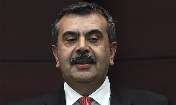 TGRT Haber Ankara Temsilcisi Fatih Atik'in aktardığı bilgiye göre, Bakan Tekin bu soruları “Cevap vermemi istiyorlar ama onlarla muhatap olmam” diyerek yanıtladı.