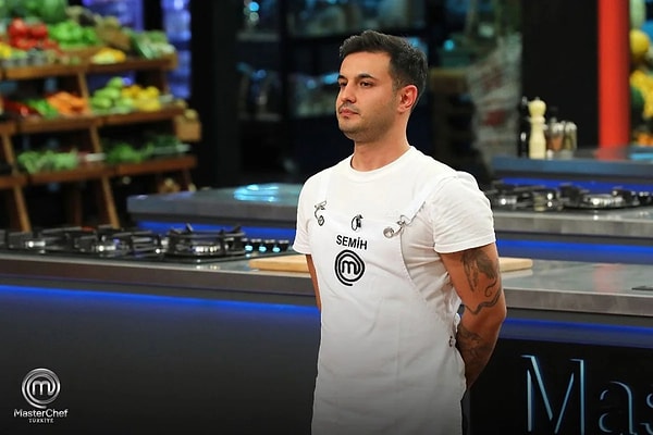 TV8'de yayınlanan MasterChef'in ana kadrosuna zerdeçal ile şov bir yemek yaparak dahil olan 11. yarışmacı Semihcan herkesi şaşırtmayı başardı.