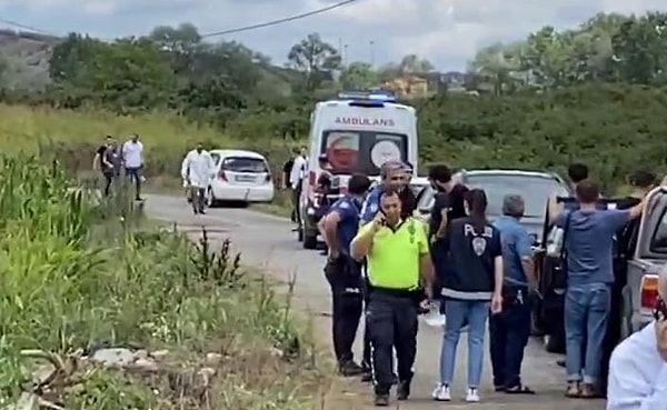 İhbar üzerine olay yerine sağlık ve polis ekipleri sevk edildi. Ambulansla Ferizli Devlet Hastanesi’ne kaldırılan Soğuk, doktorların tüm müdahalesine rağmen kurtarılamadı. Evli ve 4 çocuk babası olan Ahmet Soğuk’un cenazesi hastane morguna kaldırıldı.