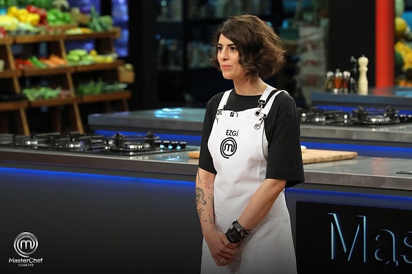 Gecenin en iyi iki tabağını çıkaran Erim ve Ezgi arasında şefler son tercihlerini açıkladı. MasterChef Türkiye'nin ana kadrosuna dahil olan 14. yarışmacı Ezgi oldu. Şefler Ezgi'nin imambayıldı yemeğine bayıldı.