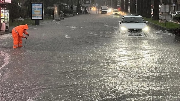 Meteoroloji Genel Müdürlüğü'nden (MGM) alınan bilgilere göre, Türkiye'nin kuzeydoğu kesimlerinde hava durumu parçalı ve yer yer çok bulutlu olacak.