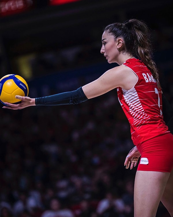 8. Hande Baladın (Voleybol)