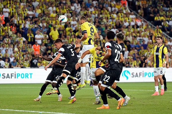 Fenerbahçe, UEFA Şampiyonlar Ligi 2. Eleme Turu rövanş maçında İsviçre temsilcisi FC Lugano'yu konuk etti.