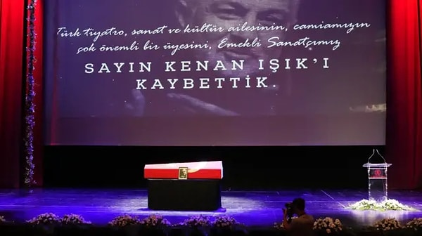 Hayatını kaybeden usta isim anısına geçtiğimiz gün saat 11.00'de Atatürk Kültür Merkezi'nde (AKM) büyük bir tören düzenlenmişti.