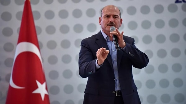 Eski İçişleri Bakanı ve AK Parti İstanbul Milletvekili Süleyman Soylu'nun hakkındaki iddialara ilişkin TBMM'ye dilekçe vererek dokunulmazlığının kaldırılmasını istemesine gazeteci Deniz Zeyrek'ten tepki geldi.