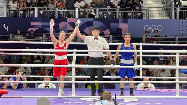 Paris 2024 Olimpiyat Oyunları'nda milli boksörümüz Buse Naz Çakıroğlu, son 16 turunda Meksika'dan Fatima Herrera'yı 5-0 yendi.