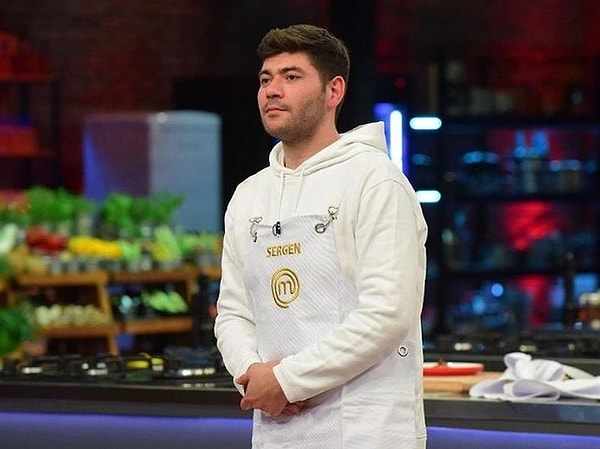 5. MasterChef Türkiye'de yeni sezon heyecanı başladı. Yeni sezon yarışmacıları kadar eski sezon yarışmacıları da gündem olmayı başarıyor. "Köfteci Sergen" olarak bilinen Sergen Özen, geçtiğimiz sezon yarıştığı MasterChef All Star'la ilgili yaptığı açıklamayla yeniden konuşuldu.