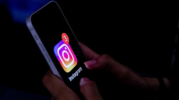 Ayrıca bu gece saat 03.00’te Bilgi Teknolojileri ve İletişim Kurumu kararıyla Instagram’a Türkiye’den erişim engeli getirildi.