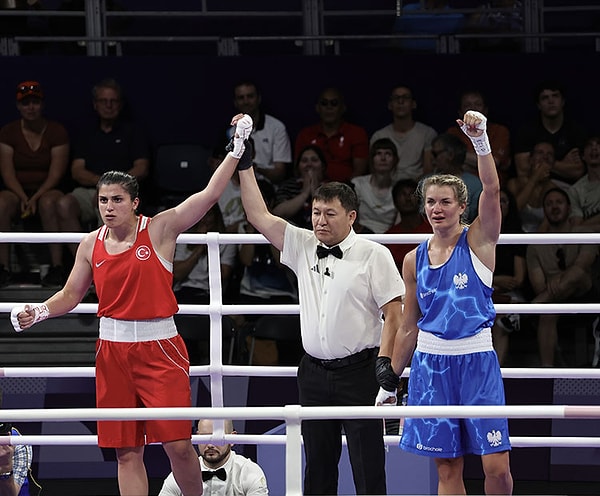 Son 16 turunda Polonyalı Aneta Rygielska'yı 4-1 yenerek adını bir üst tura yazdırma başarısı gösteren Busenaz Sürmeneli, çeyrek finalde Taylandlı Janjaem Suwannapheng ile karşılaştı.