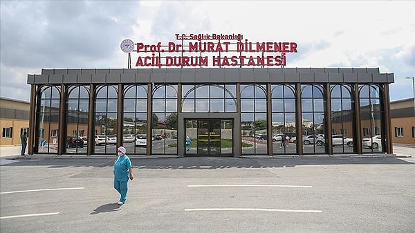 İstanbul Bakırköy Prof. Dr. Murat Dilmener Acil Durum Hastanesi yeni doğan yoğun bakım ünitesinde tavan çöktü.