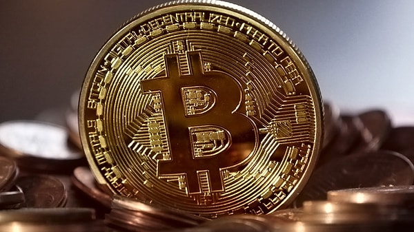 Bitcoin, yüzde 13'ün üzerinde düşüşle şubat ayından bu yana ilk kez 49 bin doların altına indi.