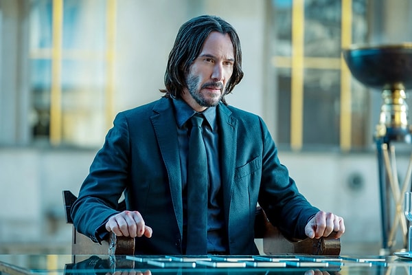 Variety'nin haberine göre 60 yaşındaki ünlü oyuncu John Wick 4'ün kaldığı yerden devam edecek 'John Wick: Under The High Table' adında bir dizi çekecek.