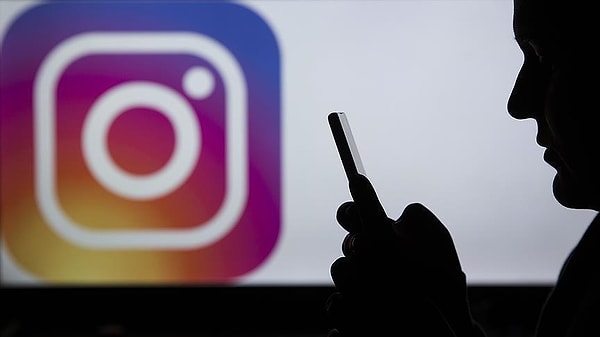 “Biz sansüre, engellemeye karşıyız. Aynı biçimde bu engellemeye karşı olduğumuz gibi sosyal ağ sağlayıcıların da başta Instagram olmak üzere sosyal medya platformlarında sansürlenmeye de karşıyız.”