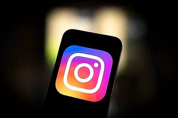 Biliyorsunuz ki Türkiye'de sosyal medya platformu Instagram'a erişim yaklaşık bir hafta önce engellendi. Instagram yasağı dünyada konuşulan bir konu haline gelmişken ve tepkiler hala sürerken geçtiğimiz saatlerde bir yasakla daha karşılaştık.