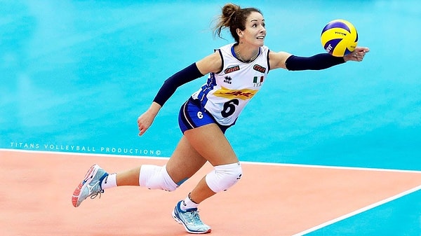 Bu akşam saat 21'de oynanacak tarihi mücadele heyecanla beklenirken başantrenörümüz Daniele Santarelli'nin eşi Monica De Gennaro, karşılaşmaya dair IVolleyMagazine'e konuştu.