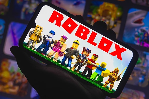 Bu kez de popüler oyun platformu Roblox'a kapatma kararı geldi! Mahkeme kararın gerekçesi olarak, oyun yazma ve oynama platformu Roblox'ta yer alan bazı içeriklerin 'çocuk istismarına neden olduğunu' işaret etti.