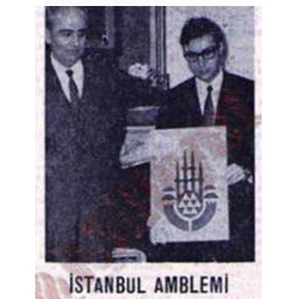 1969 yılında düzenlenen belediye logosu yarışmasında, tasarımcı Metin Edremit büyük bir başarıya imza attı. Tek başına birinciliği, ikinciliği ve üçüncülüğü kazanan Edremit, Boğaz'ı, minareleri, surları ve yedi tepeyi içeren tasarımıyla dönemin grafik sanatında önemli bir iz bıraktı.