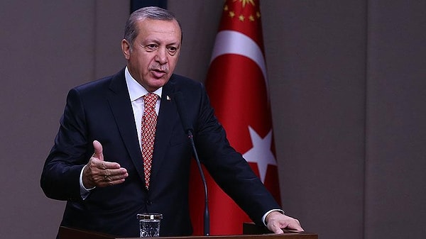 Cumhurbaşkanı Recep Tayyip Erdoğan da bugün Anada’da yapılan havaalanı açılışında; “Ülkenin kaynaklarıyla ilgili cümle kurulacaksa eleştirilmesi gereken halkın parasını har vurup harman savuran müsriflerdir. SGK'ya borç ödemeye millete hizmet etmeye gelince kasada para yok. Paris'te keyif çatmaya gelince paranın sınırı yok. Bunun takdirini de milletime bırakıyorum.” ifadeleriyle Ekrem İmamoğlu’nu eleştirmişti.