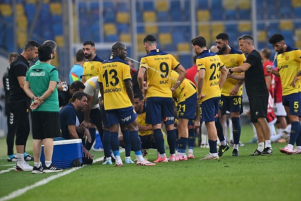 Maçın ardından Renaldo Cephas'ın adının kadroda olduğu ancak stada gelmediğine yönelik soruya Cihat Arslan, "Gelmediğine dair noter tespiti yapmak için kadroya yazdık. Cephas antrenmanlara gelmiyor, maça da gelmedi. Nerede olduğunu bilmiyoruz." şeklinde yanıt verdi.