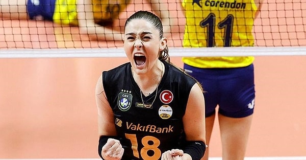 Altyapısında yetiştiği Vakıfbank'ta yıllardır mücadele eden Zehra Güneş, başarılarıyla voleybol milli takımının da vazgeçilmezlerinden oldu.