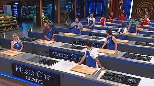 8. MasterChef yeni sezonu ana kadro belirlenmeden önce yayınlanan bir bölümü izleyen izleyici, yarışmacının verilen yemeğin tarifine önceden bakıp bildiklerini yakaladı. İşte o anlar...