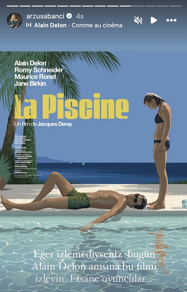 Takipçilerine hesabından sık sık dizi ve film önerisinde bulunduğuna şahit olduğumuz Arzu Sabancı bu sefer de hayata gözlerini yuman efsane aktörün "La Piscine" filmini tavsiye etti.