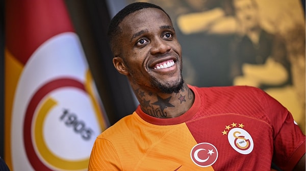 "Hepsi Galatasaray taraftarıydı, orada rakip taraftar yoktu. Eğer biraz geri çekilmeseydim yüzümde iz kalacaktı."