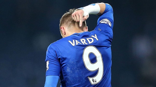 Şampiyonluğun ardından Leicester ile küme de düşen Vardy, takımıyla birlikte yeniden Premier Lig'e döndü. Takımının beraberlik golünü atan golcü, oyundan çıkarken Tottenham taraftarını kızdırmayı da ihmal etmedi.