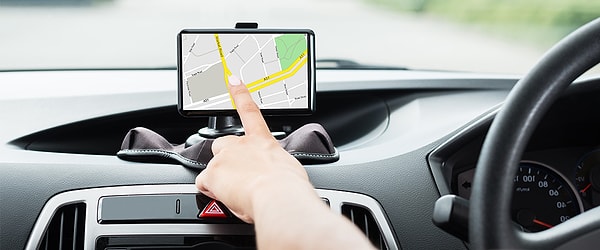 Peki size GPS cihazlarının da yön bulma yeteneğinizi zayıflatabileceğini söylesek? Evet doğru duydunuz! GPS cihazları ve haritalar, yön bulma konusunda büyük bir kolaylık sağlıyor. Ancak, sürekli teknolojiye bağımlı olmak, yön bulma becerilerimizi zamanla zayıflatabiliyor.