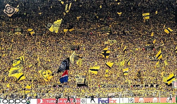 Bu karar Dortmund taraftarını kızdırmış görünüyor. Südtribüne taraftarlar birliğinin yayımladığı ve birçok taraftar grubunun imzaladığı açıklamada, kulübün Rheinmetall ile yaptığı sponsorluk anlaşmasına karşı duyulan tepki ifade edildi.