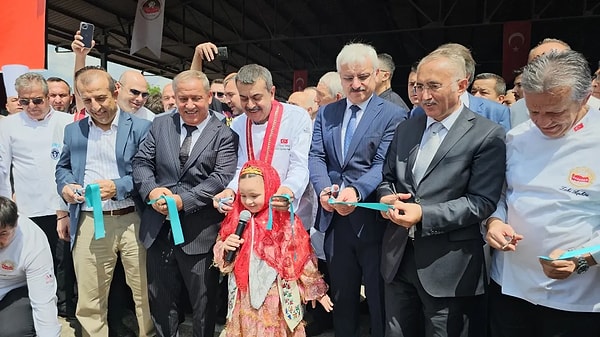 Yusuf Tekin, "En azından Anadolu yemekleri, Anadolu geleneği, Anadolu kültürünü akredite eden 'Michelin Yıldızı' yerine 'Mengen Akreditasyonu' gibi bir şey oluşturalım hep beraber. Bundan sonra Anadolu'nun neresine gidersek gidelim, yerel yemekler, yerel kültür, Anadolu yemekleri, anne reçeteleri sunan restoranların hepsinde Mengen Akreditasyonu arayalım." dedi.