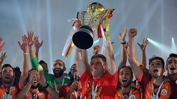 Hamza Hamzaoğlu, katıldığı bir programda Galatasaray'a dair soruları yanıtladı. "Muslera sezon başı böyle performanslar verebiliyor, sezon içinde form tutan bir oyuncu" diyen Hamzaoğlu, takım içindeki yerli oyuncular aleyhine maaş dengesizlikleri konusunda da yönetimi uyardı.