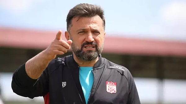 Sivasspor'un evinde Eyüpspor'a 1-0 kaybettiği maçın ardından Bülent Uygun'un hedefinde maçın hakemi vardı.  Uygun, Zorbay Küçük'ü kastederek "Hakem küçük bir yönetim gösterdi." dedi.