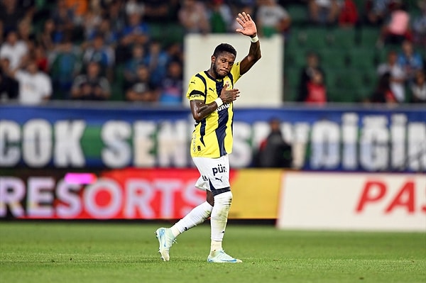 Attığı 3 golle yıldızlaşan Fred gecenin en çok konuşulan isimlerinden olurken, Çaykur Rizespor'da ise hüzün hakimdi. Yediği goller nedeniyle eleştirilen ve statta da yoğun protestoya maruz kalan Gökhan Akkan çok talihsiz bir gece yaşadı.