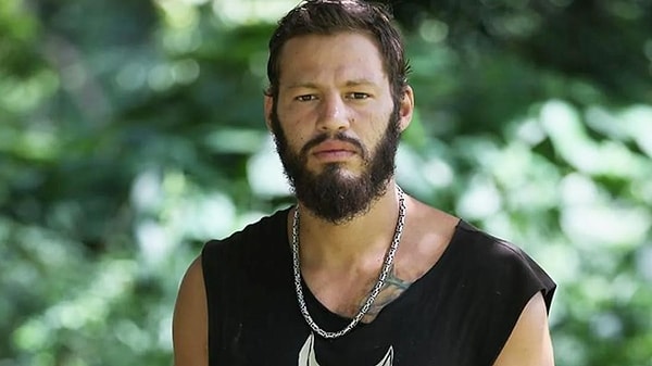 Survivor'a ilk kez 2016 yılında katılıp şampiyon olan daha sonra da Survivor denildiğinde akıllara gelen ilk isimlerden biri olan Avatar lakaplı Atakan Arslan'ı mutlaka tanıyorsunuzdur.